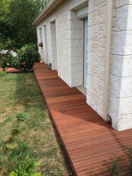 Fabrication d'escalier sur mesure et terrasse en bois exotique à Bourgtheroulde
