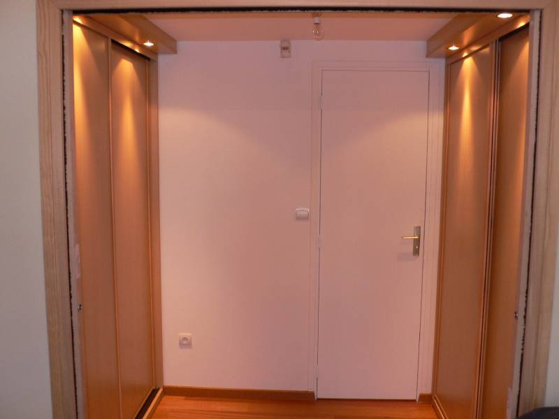 Placard sur mesure dans un couloir dans un appartement à Rouen