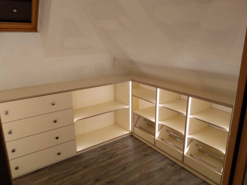 Dressing et placard sur mesure dans une chambre à Rouen