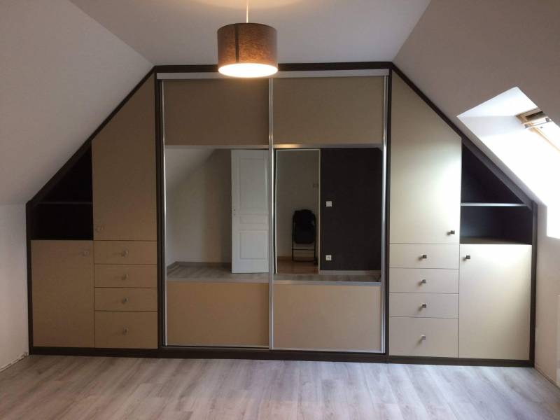 Installation d'un dressing design dans une maison à Evreux